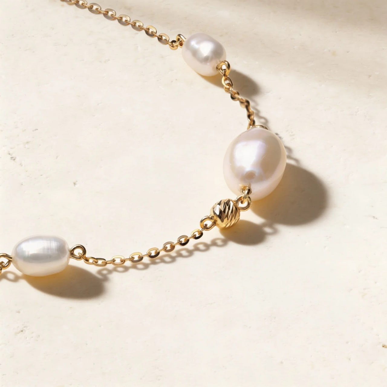 Jolie Pearl Bracelet in 18K Yellow Gold