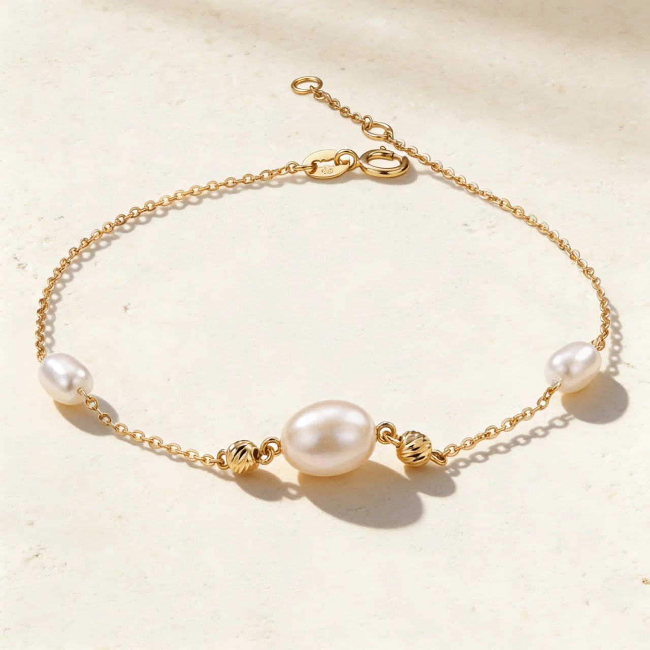 Jolie Pearl Bracelet in 18K Yellow Gold
