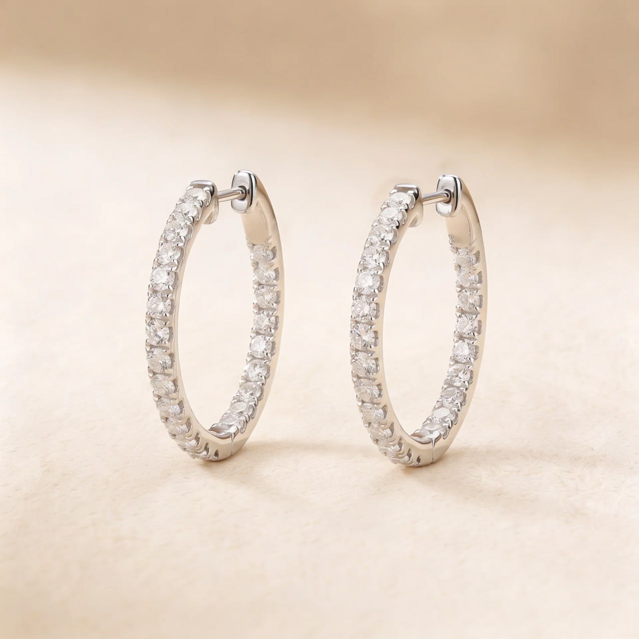 Hoops Earring in 18K White Gold